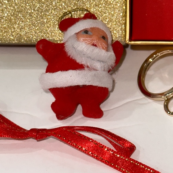 Holiday discount, bundle, two pieces golden brooch in keychain - Picture 8 of 9